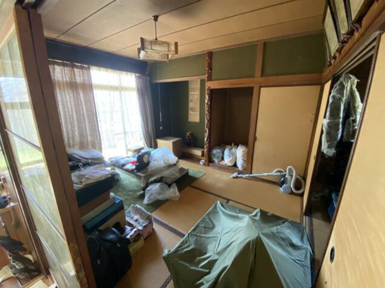 新市町上安井の内装