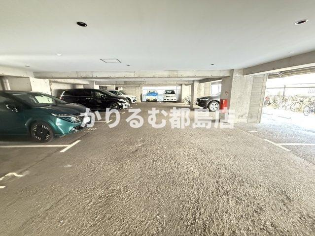 PRIVE JOTO-CHUOの駐車場