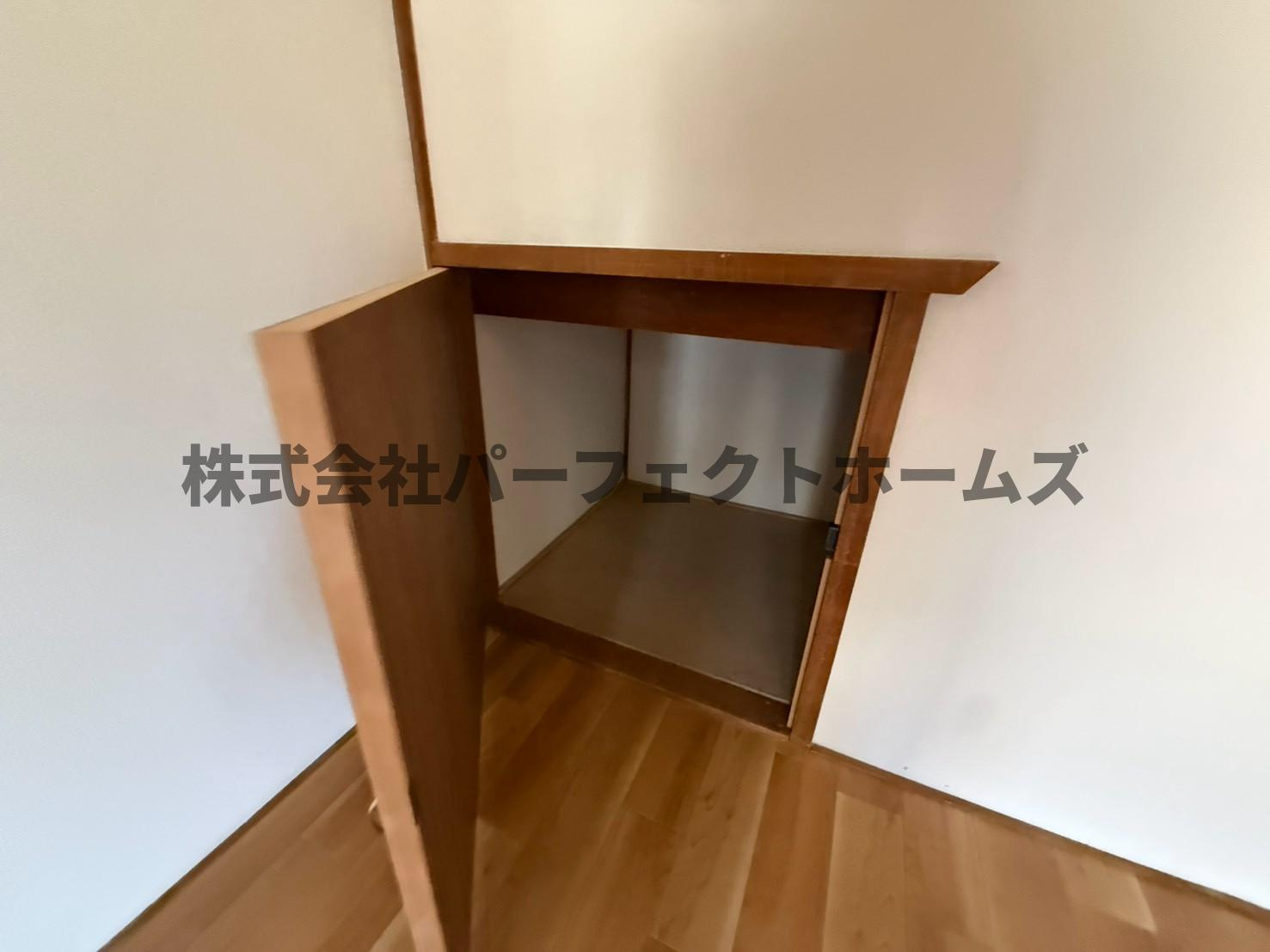 星丘1丁目テラスハウス　賃貸の収納|こまごまとしたものを収納できそうですね