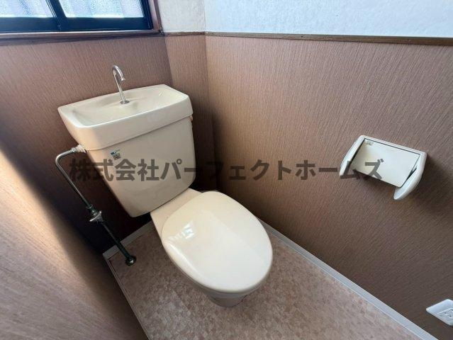 星丘1丁目テラスハウス　賃貸のトイレ|ゆったりとした空間のトイレです