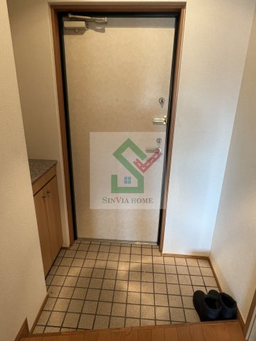 東峰マンションの玄関