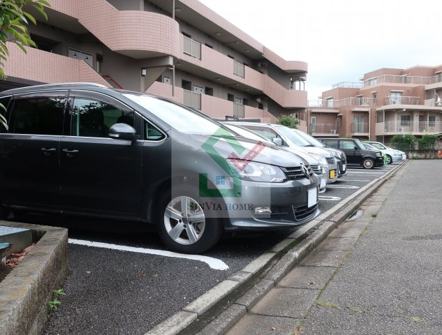 東峰マンションの駐車場