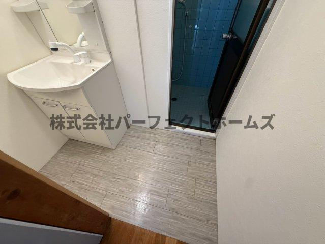 上神田1丁目戸建　賃貸の洗面所|コンパクトで使いやすい洗面所