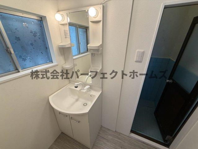 上神田1丁目戸建　賃貸の独立洗面台|独立洗面台あり、毎朝おしゃれに忙しい女性の方におすすめです