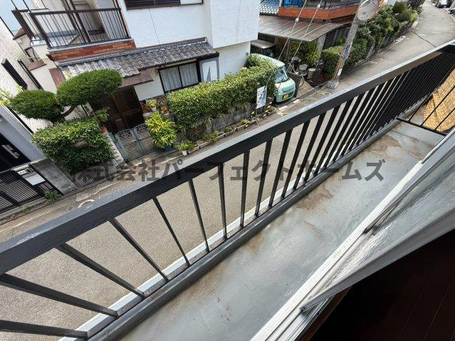 高柳2丁目テラスハウス　賃貸のバルコニー|バルコニーからの眺めを楽しみながら食事をしませんか
