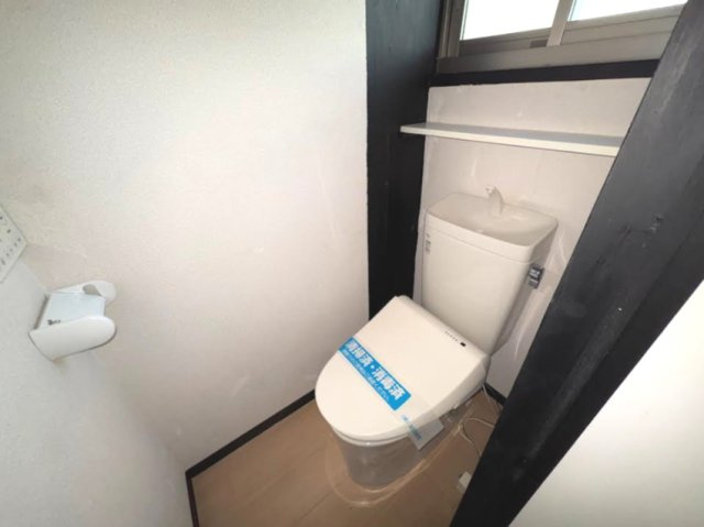コーポ千代のトイレ|落ち着いた色調のトイレです