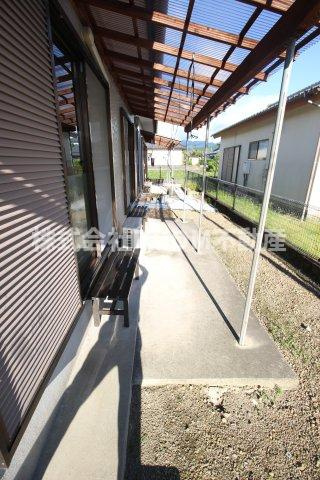 細木貸家のバルコニー|暖かな日差しのふりそそぐバルコニー