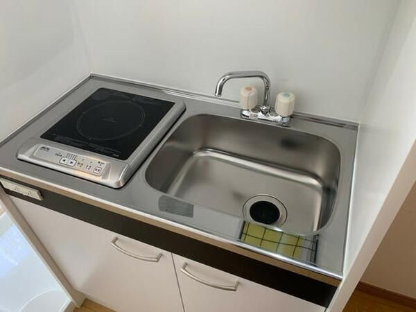 横浜市南区別所５丁目のアパートのキッチン