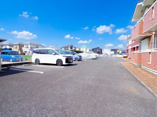 グラース・カルムＢ棟の駐車場