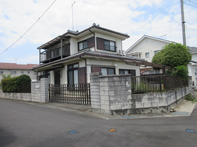 中古戸建　深谷市田中595-1（期間限定現況販売）の前面道路含む現地写真