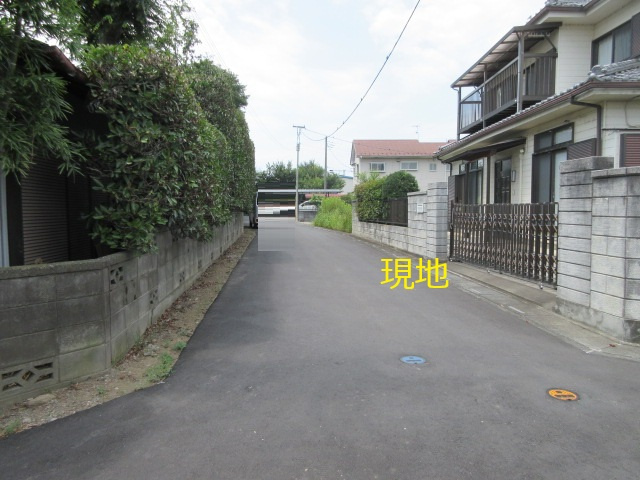 中古戸建　深谷市田中595-1（期間限定現況販売）の前面道路含む現地写真