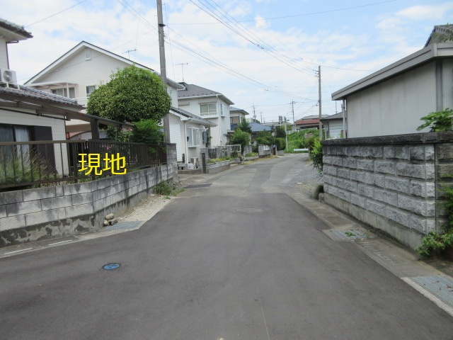 中古戸建　深谷市田中595-1（期間限定現況販売）の前面道路含む現地写真