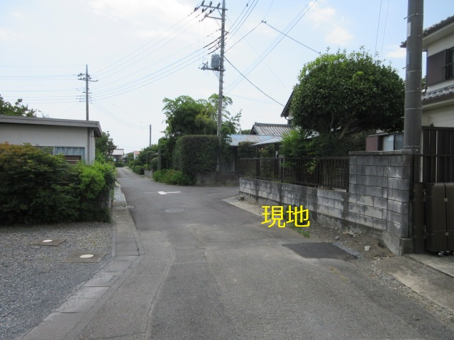 中古戸建　深谷市田中595-1（期間限定現況販売）の前面道路含む現地写真