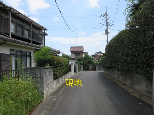 中古戸建　深谷市田中595-1（期間限定現況販売）の前面道路含む現地写真