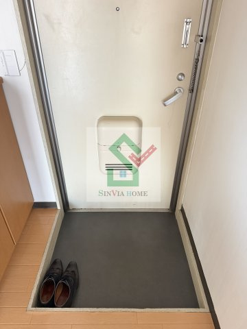 フラットヒルズの玄関