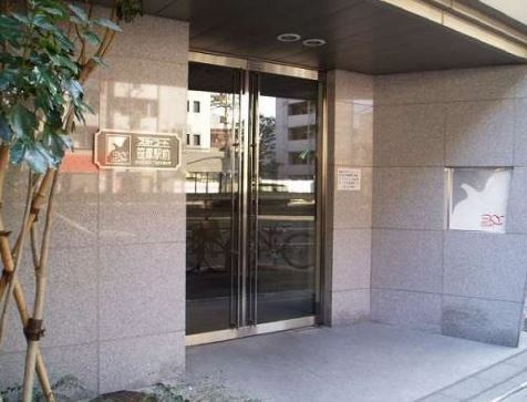 スカイコート笹塚駅前のエントランス|落ち着いたエントランスです