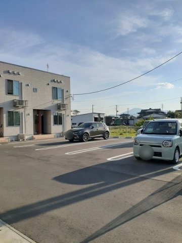 カーサ・セレーノの駐車場
