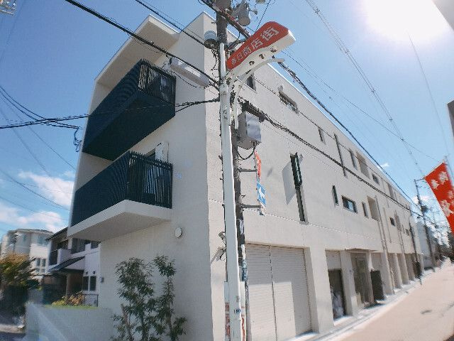 アジャートの外観