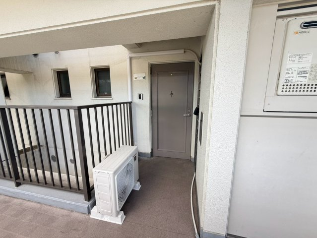 スカイハイツ新町／４Fのエントランス