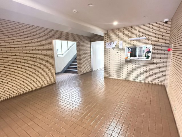 スカイハイツ新町／４Fのエントランス