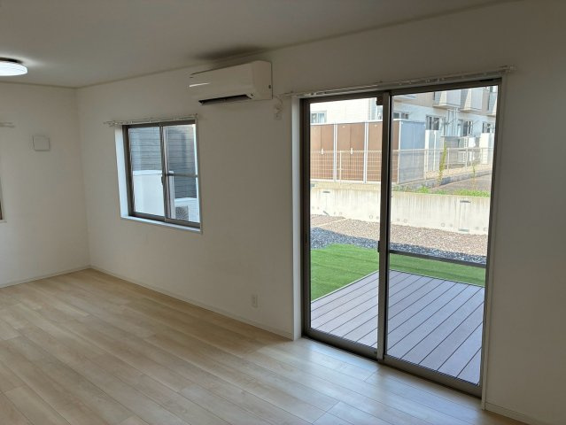 鯖江市北野町2丁目　中古戸建の居間・リビング