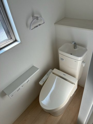 鯖江市北野町2丁目　中古戸建のトイレ