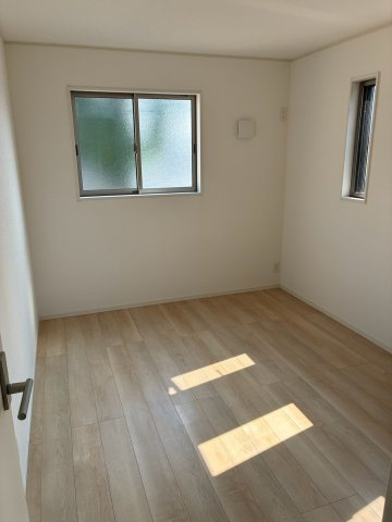 鯖江市北野町2丁目　中古戸建の洋室