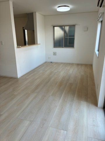 鯖江市北野町2丁目　中古戸建の居間・リビング