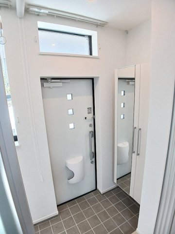 サンダーソニアの玄関