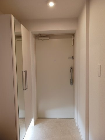 メゾン　アイティー　キングの玄関