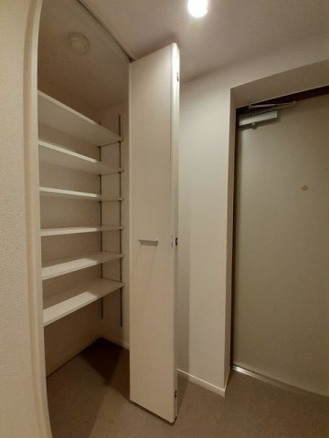 ロワモンターニュの玄関