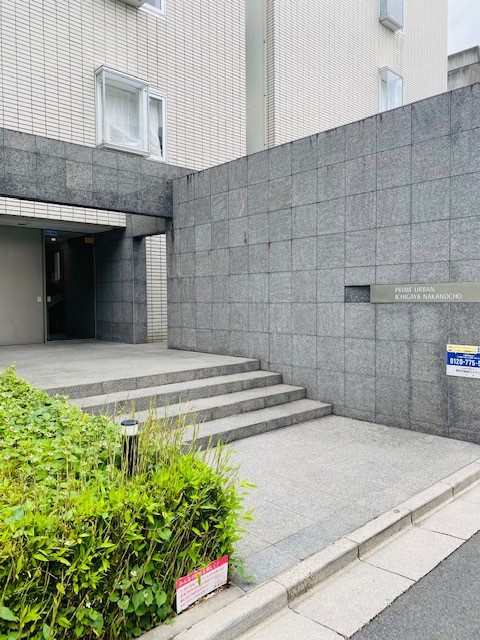 プライムアーバン市谷仲之町のエントランス