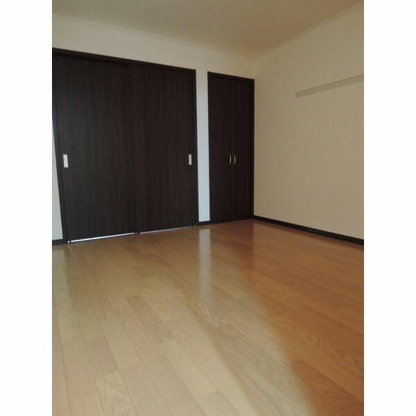 調布市調布ケ丘２丁目のアパートの寝室