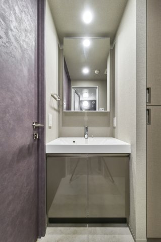 プラウドフラット三越前イーストの玄関