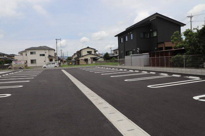 ディアプレイスの駐車場