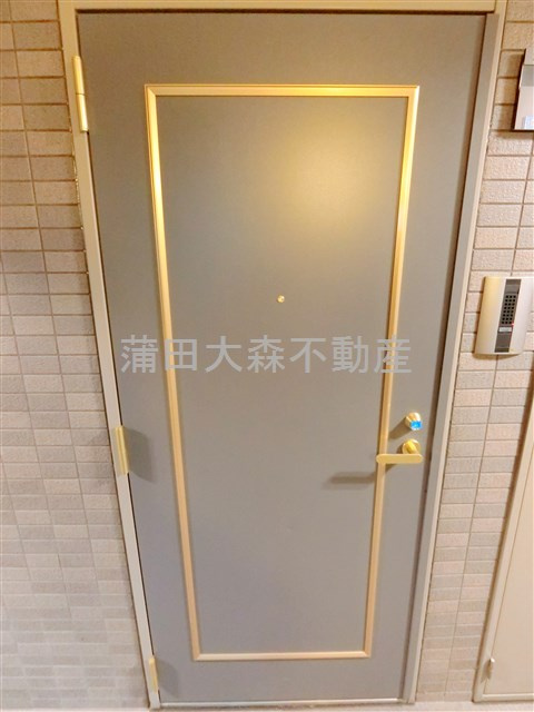 ルーブル蒲田弐番館の玄関