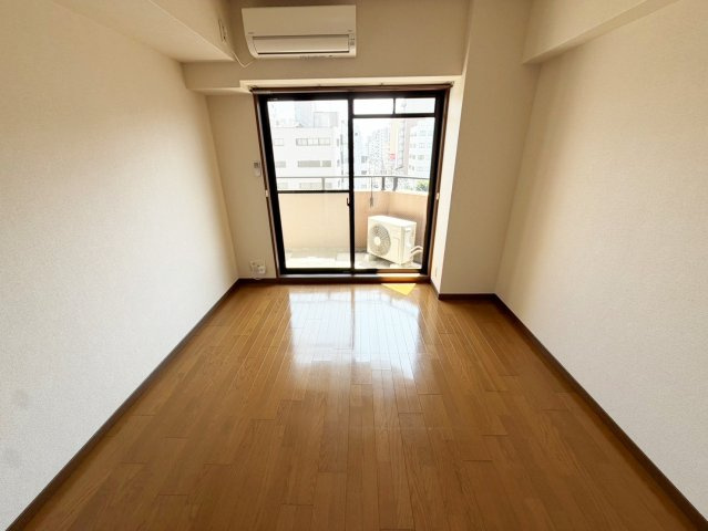 ストリーム江坂の居間・リビング
