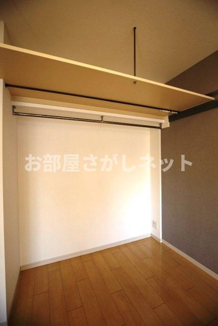 スカイコート横浜日ノ出町【おとり物件なし】#学生・社会人にオススメ！初期費用分割払いOK！の収納|ハンガーパイプ
