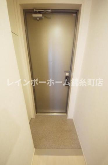 フローラ平井の玄関