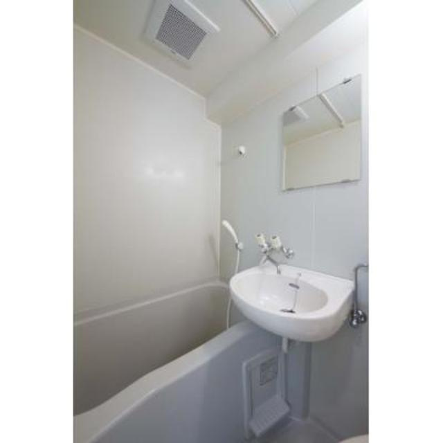 フォレスタ御苑前の浴室|※写真は同タイプ住戸です。