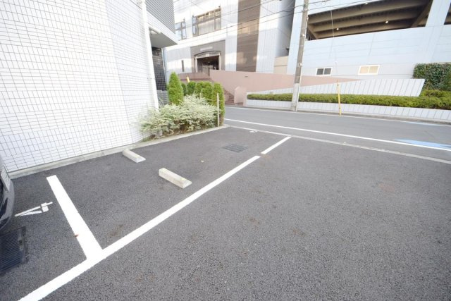 レアライズ清澄白河の駐車場