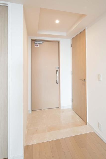 白金タワーの玄関|※写真は同タイプ住戸です。