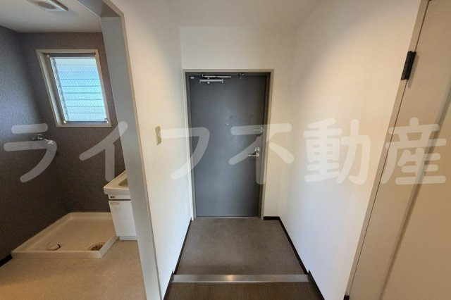 Daito buildingの玄関