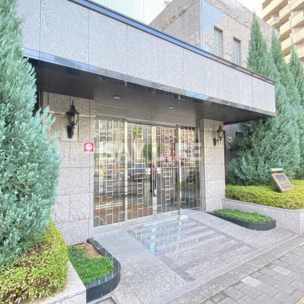 ルミエール八尾駅前のエントランス
