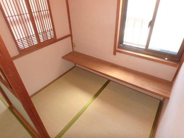 S1771H　箕作大型中古住宅の和室|在宅ワークスペースに良さそうな和室のいっかく
