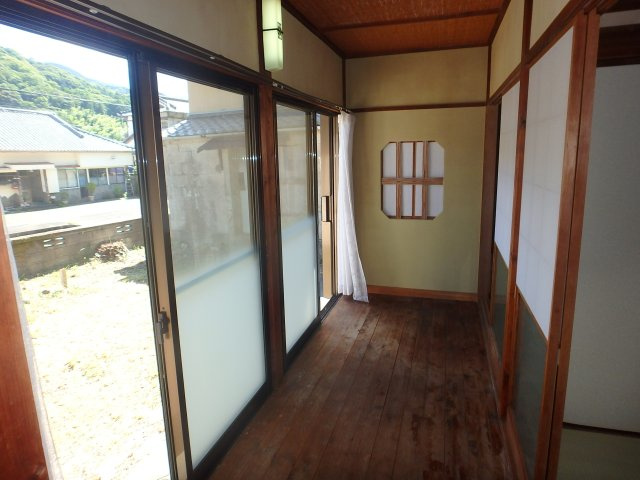 S1771H　箕作大型中古住宅の内装|風通しの良い広い縁側