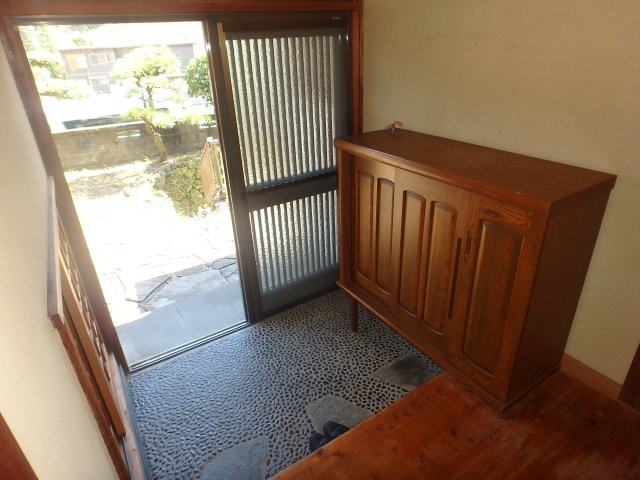 S1771H　箕作大型中古住宅の玄関|明るい玄関です