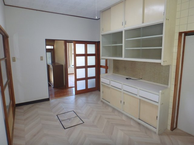 S1771H　箕作大型中古住宅のキッチン|キッチンでお料理をお楽しみください
