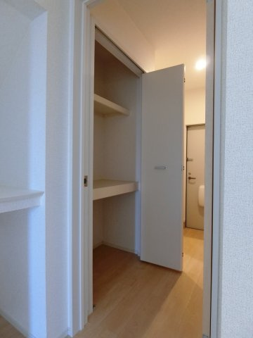 【収納】 | セレノ　ディモーラ　Ⅰ | イメージ101号室の写真（反転あり）