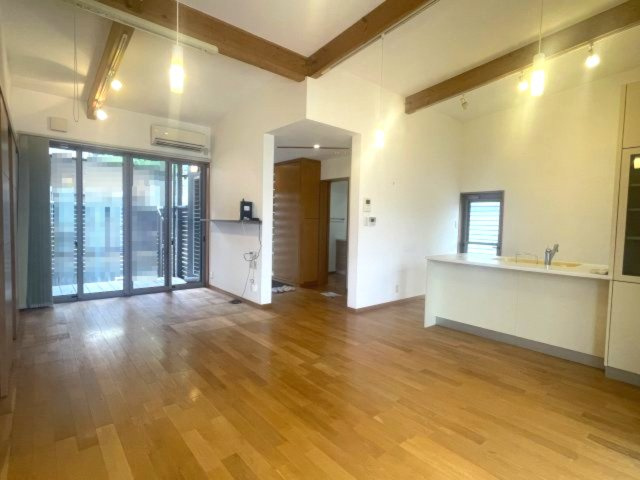 大津市和邇春日3丁目中古戸建の居間・リビング